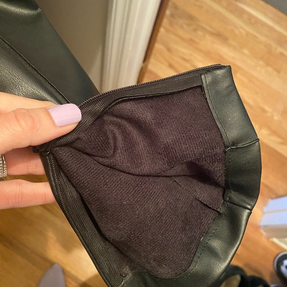 Black pleather pants by Zara - Picture 4 of 4
